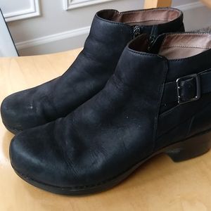 Dansko Tate bootie in black size 41